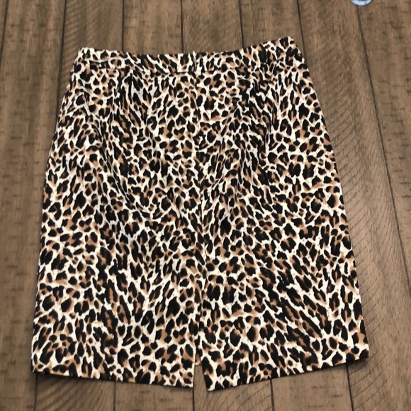 J. Crew Leopard The Pencil Skirt EUC SIZE 2 Careerwear Classic Corpcore - Picture 3 of 5